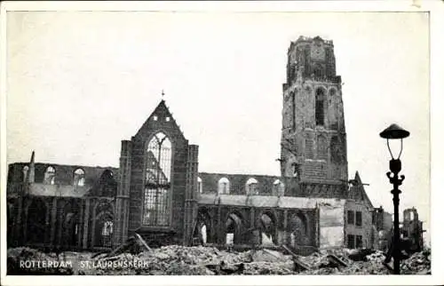 Ak Rotterdam Südholland Niederlande, Zerstörte St. Laurenskerk, Ruinen, trauernde Stimmung, Stadt