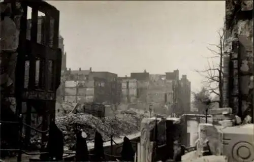 Ak Rotterdam Südholland Niederlande, Zerstörte Gebäude, Überreste des Krieges, düstere Stimmung