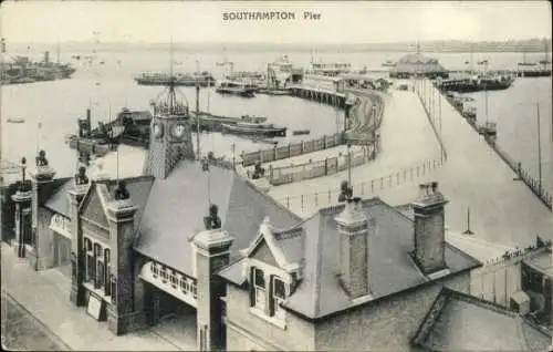 Ak Southampton Hampshire England, SOUTHAMPTON Pier, Hafenansicht, Boote, Uhrturm, Architektur