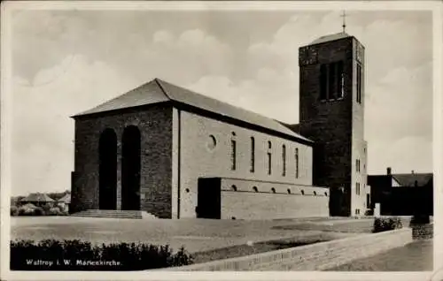 Ak Waltrop im Ruhrgebiet, Marienkirche, Backsteinarchitektur, Wolkenhimmel