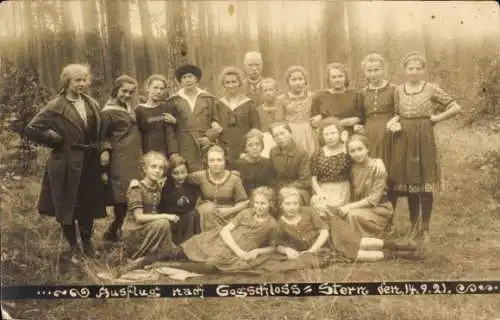 Foto Ak Ausflug nach Schloss Stern 1921, Gruppenbild