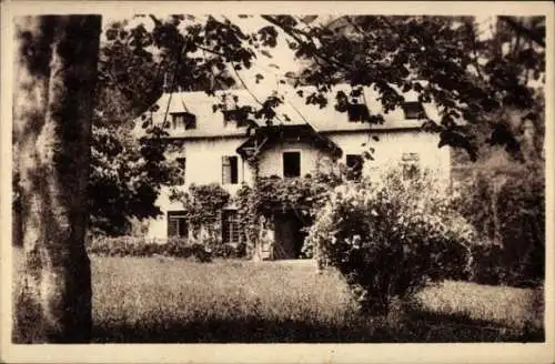Ak La Pibeste Pyrénées Frankreich, Haus im Vordergrund, Bäume, ländliche Umgebung, sepia Farbton