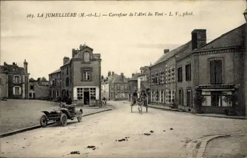 Ak La Jumellière Maine-et-Loire, Kreuzung Abri du Vent, Gebäude, Autos, Pferdekutsche