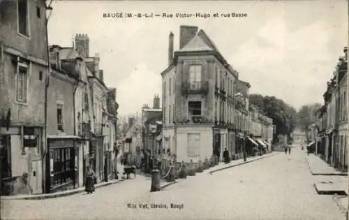 Ak Baugé en Anjou Maine et Loire, Château de Landifer,  Rue Victor Hugo, rue Basse, Stadtansicht,