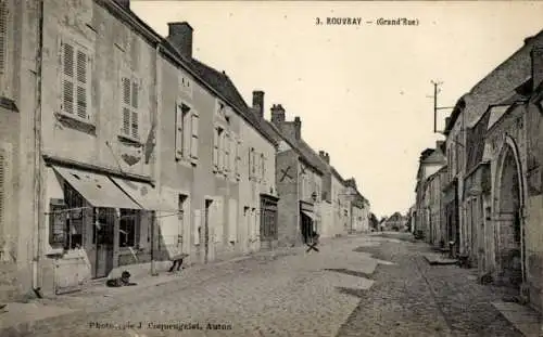 Ak Rouvray Eure, Schmale Straße,  Gebäude, ruhige Atmosphäre, keine Personen sichtbar