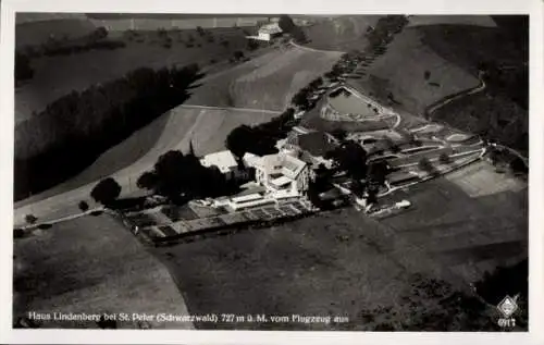Ak St. Blasien im Schwarzwald, Luftaufnahme von Haus Lindenberg, ländliche Umgebung, 727 m ü. M.