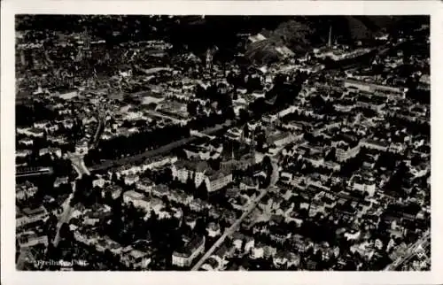 Ak Freiburg im Breisgau, Luftaufnahme von Freiburg, Stadtansicht, monochrom