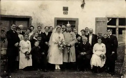 Foto Ak Deutscher Soldat in Uniform, Ehepaar, Trauung