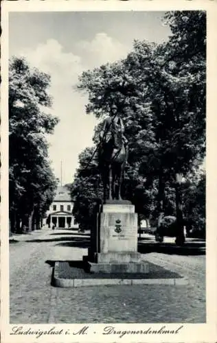 Ak Ludwigslust in Mecklenburg, Dragonerdenkmal