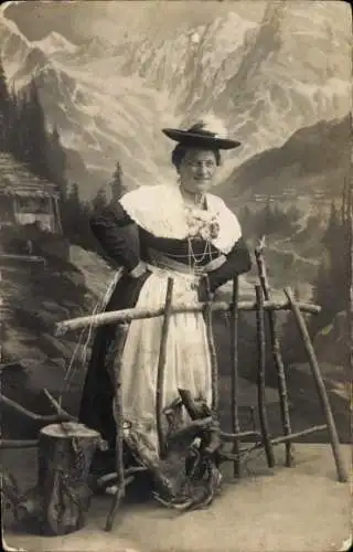 Foto Ak Frau in Bayrischer Tracht