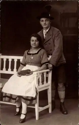 Ak Frau und Mann in bayerischer Tracht, Portrait
