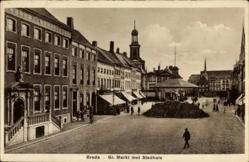 Ak Breda Nordbrabant Niederlande,  Große Markt mit Rathaus, Straßenszene mit Passanten