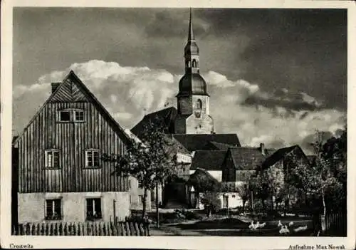 Ak Crostwitz in der Oberlausitz, Schwarze und weiße Fotografie, Kirche, alte Häuser, Landschaf...