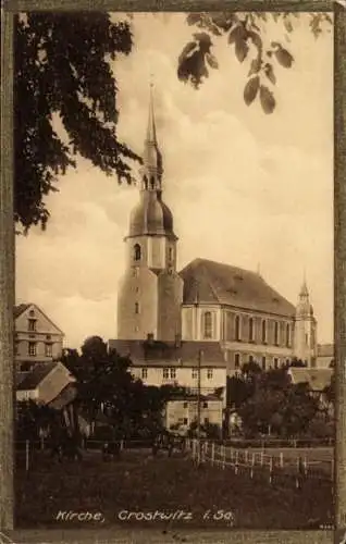 Ak Crostwitz in der Oberlausitz, Kirche, Landschaft mit Bäumen und Gebäuden, sepia Farbtöne