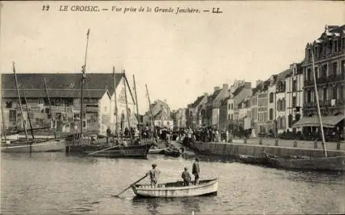 Ak Le Croisic Loire Atlantique, Portansicht, Boote, Gebäude, Menschen, Markt