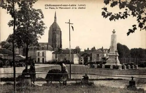 CPA Châteauneuf-sur-Loire Loiret, Place, Monument et le Clocher