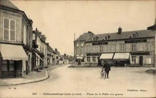 Ak Chateauneuf sur Loire Loiret, Place de la Halle aux Grains
