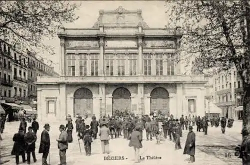 Ak Béziers Hérault, Theatergebäude, Menschenmenge, Baumreihe, Stadtplatz