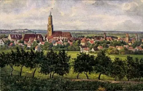 Ak Nördlingen in Schwaben, Stadtansicht mit Kirche und Türmen, grüne Wiesen, malerische Landschaf