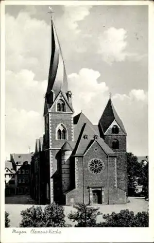 Ak Mayen im Landkreis Mayen Koblenz, Ansicht der Clemenskirche, Eingangsportal, Schiefer Turm