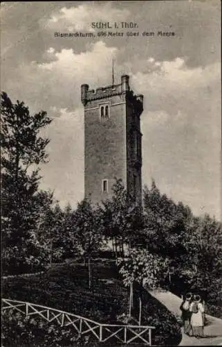Ak Suhl in Thüringen, Bismarckturm, 696 Meter über dem Meer, Fußgänger, Bäume