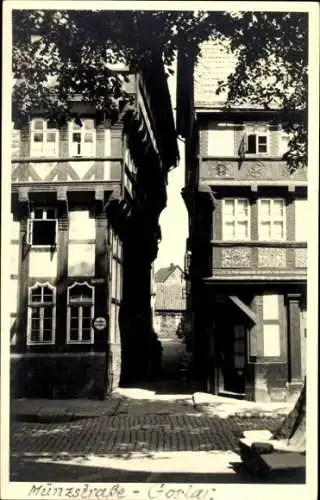 Ak Goslar am Harz, Münzstraße, alte Fachwerkhäuser, enge Gasse