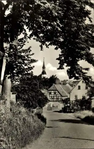 Ak Siebenlehn Großschirma in Sachsen, Landschaft mit Straße, Bäumen, Kirche im Hintergrund, alte 