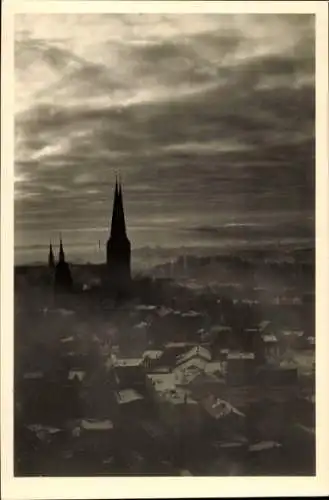 Ak Hansestadt Lübeck, Stadtansicht, Kirchen, Wetterstimmung,  Architektur