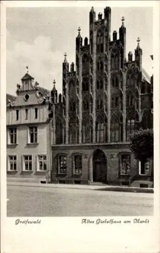 Ak Hansestadt Greifswald, altes Giebelhaus am Markt