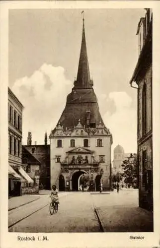 Ak Rostock in Mecklenburg, Steintor, Straßenpartie