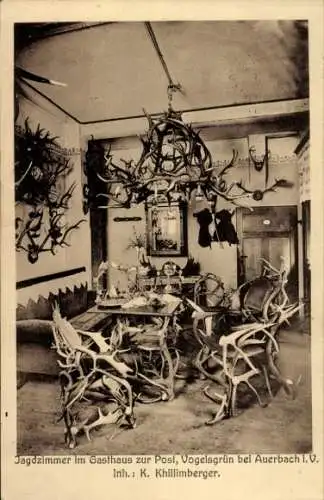 Ak Vogelsgrün Auerbach im Vogtland, Jagdzimmer im Gasthaus zur Post, Antler, Tisch, Stühle