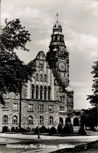 Ak Wittenberge an der Elbe Prignitz, Rathaus, schwarz-weiß, r Stil, Uhrturm, Bäume