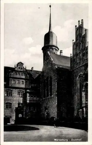 Ak Merseburg an der Saale, Domhof   Architektur, Kirche, Turm