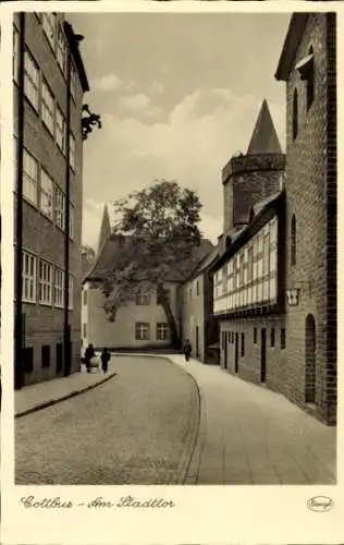 Ak Cottbus Brandenburg, Partie am Stadttor, Fachwerkhaus, Straße