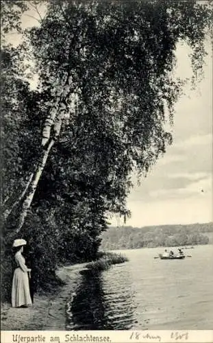 Ak Berlin Zehlendorf Schlachtensee, Uferpartie mit Dame, Blick auf Ruderboote