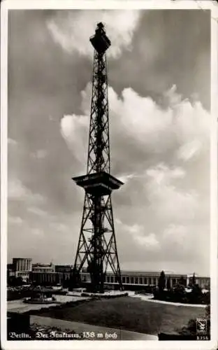 Ak Berlin Charlottenburg Westend, Funkturm mit den Messehallen, Klinke B 356