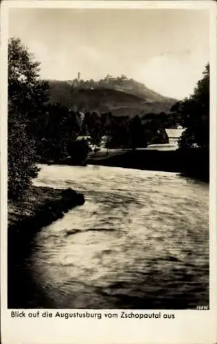 Ak Augustusburg im Erzgebirge, Blick auf die Burg vom Zschopautal aus, Fluss