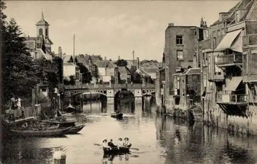 Ak Dordrecht Südholland Niederlande, Stadtansicht mit Brücke, Boote, Häuser am Wasser,  Atmosphär