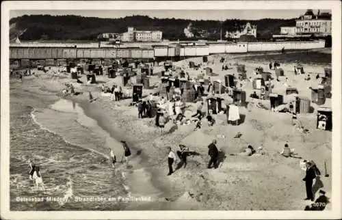 Ak Międzyzdroje Ostseebad Misdroy Pommern, Strand, Familienbad, viele Strandkörbe, Wasser, Sand