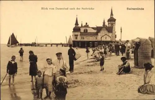 Ak Świnoujście Swinemünde Pommern, Damenbad, Seebrücke, Sandstrand, Menschen,  Architektur
