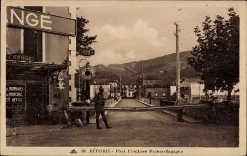 Ak Behobia Gipuzkoa Baskenland, Behobie Pyrénées-Atlantiques, Französisch Spanische Grenzbrücke