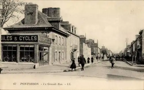 Ak Pontorson Manche, Geschäft 'Biles & Cycles', Straßenszene,  Architektur, Menschen auf der Stra