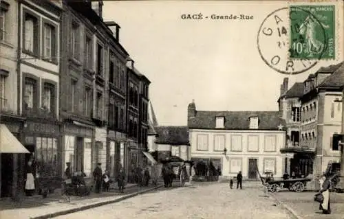 Ak Gacé Orne, Stadtansicht, Grande-Rue,  Architektur, Schwarz-Weiß Foto