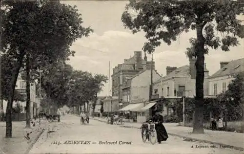 Ak Argentan Orne, Boulevard Carnot, Straßenansicht, Bäume, Radfahrer,  Architektur