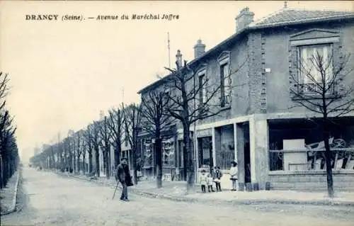 Ak Drancy Seine Saint Denis, Avenue du Maréchal Joffre, ruhige Straße, Bäume, Häuschen, Spaziergä