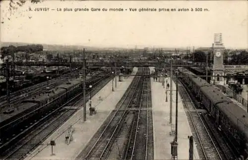 Ak Juvisy sur Orge Essonne, Bahnhof, Luftaufnahme, Züge, Gleise, Bahnhofsuhr