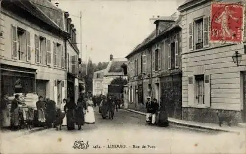 Ak Limours Essonne, Schmale Straße,  Gebäude, Menschen auf der Straße, Poststempel vorhanden