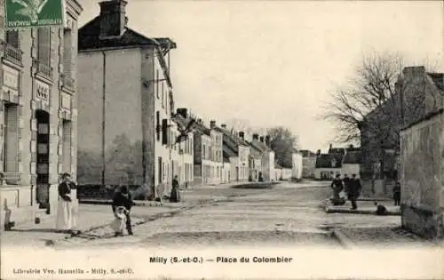 Ak Milly Essonne, Place du Colombier
