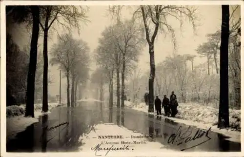 Ak Nanterre Hauts de Seine, Inondation 1910, Avenue Henri-Martin, winterliche Szenerie, Menschen 
