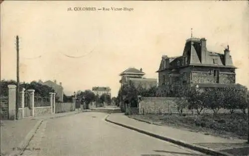 Ak Colombes Hauts de Seine, Vorderseite zeigt die Rue Victor-Hugo, Häuser, Straßenansicht